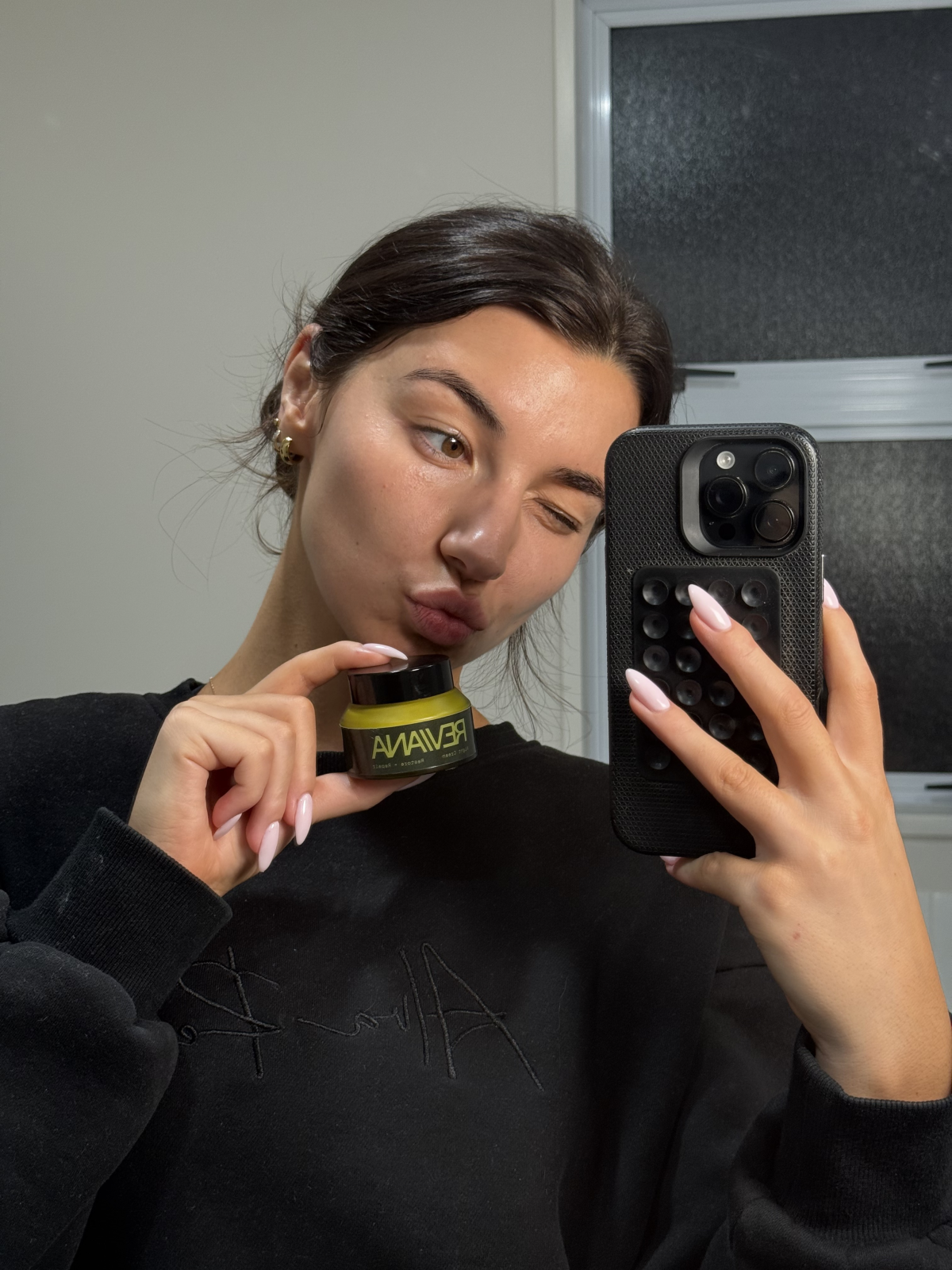Reviana Night Cream mirror selfie